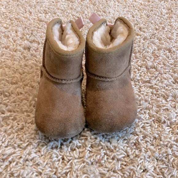 Ugg Jesse Bow Chestnut Boot 2/3 (6-12 Month) - Picture 2 of 6